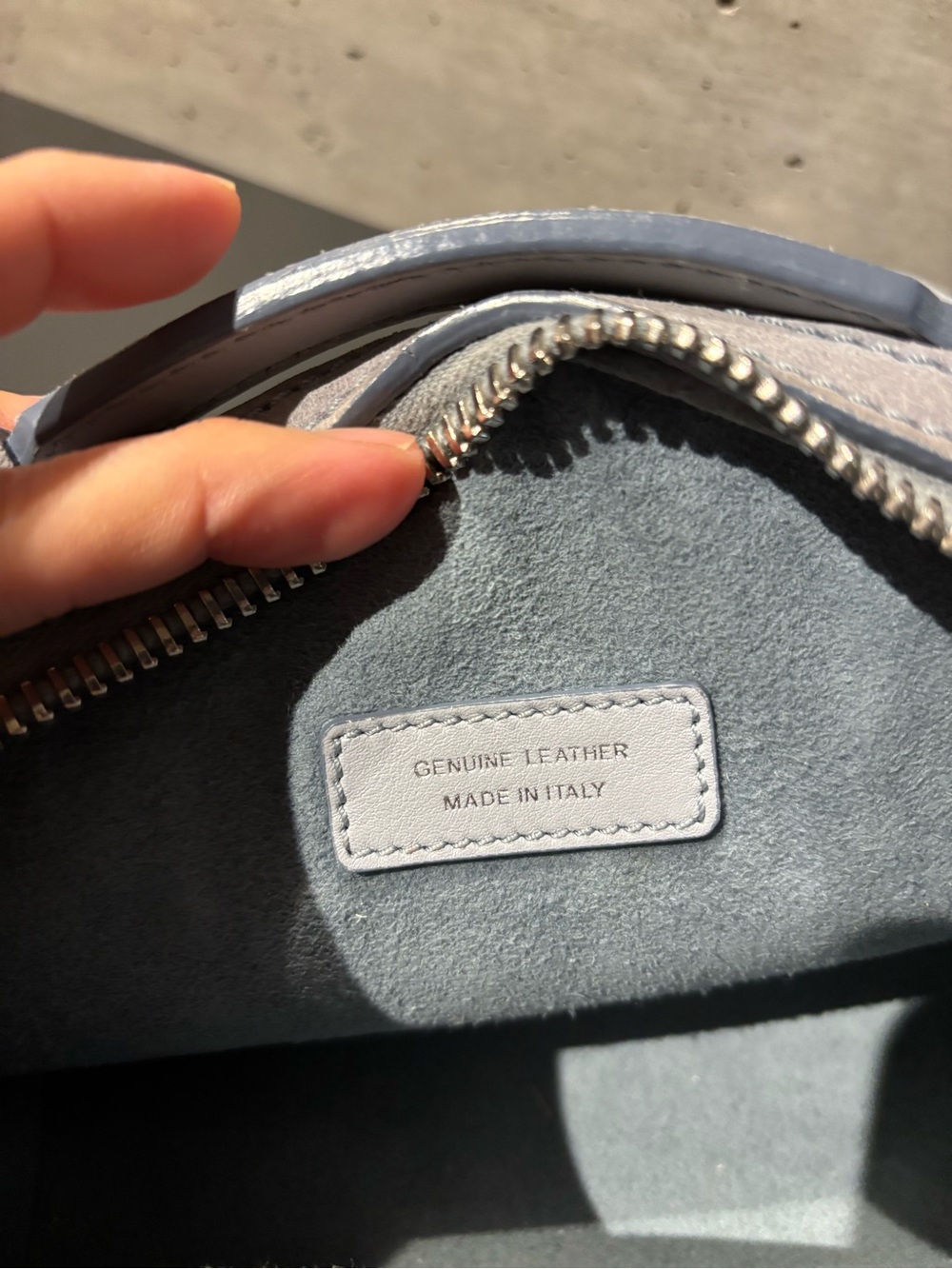 Tod’s Mini Don Bauletto Gommino camera bag in light blue grey suede - Picture 4 of 11